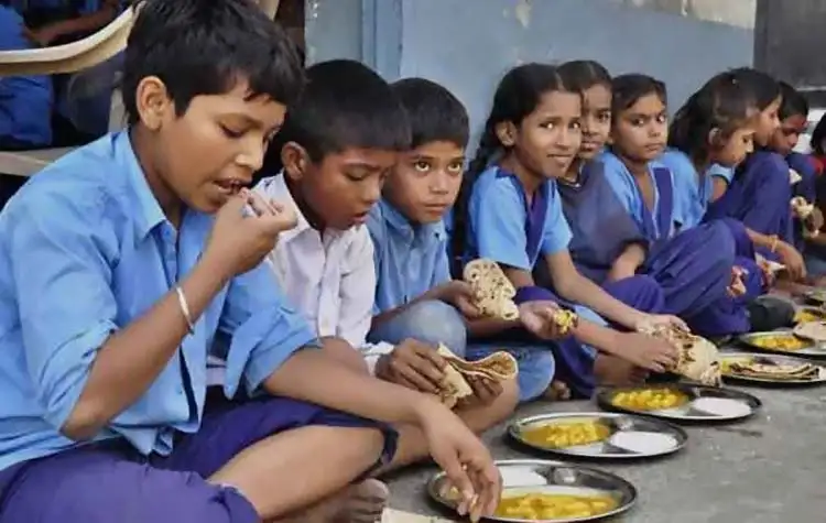 Uttarakhand । मिड डे मील व्यवस्था में सामने आया छुआछूत का खेल, की इसे समाप्त करने की मांग