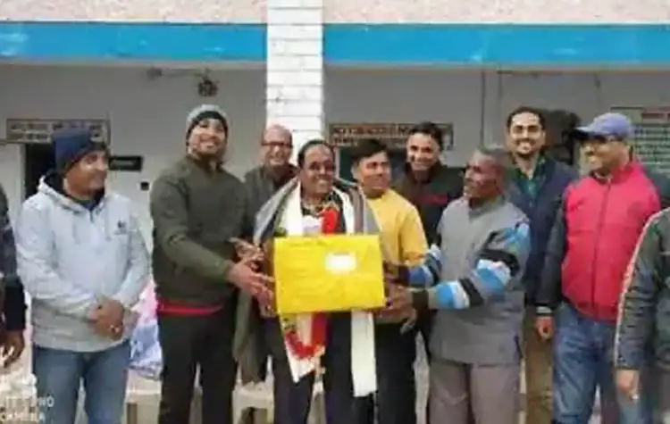 Almora । मुख्य प्रशासनिक अधिकारी डीएस रौतेला के सेवानिवृत्त होने पर उन्हें दी भावभीनी विदाई