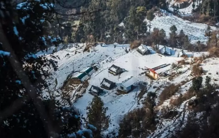 Tehri Garhwal । क्रिसमस व नये साल के जश्न को धनोल्टी व झील क्षेत्र होने लगा पैक