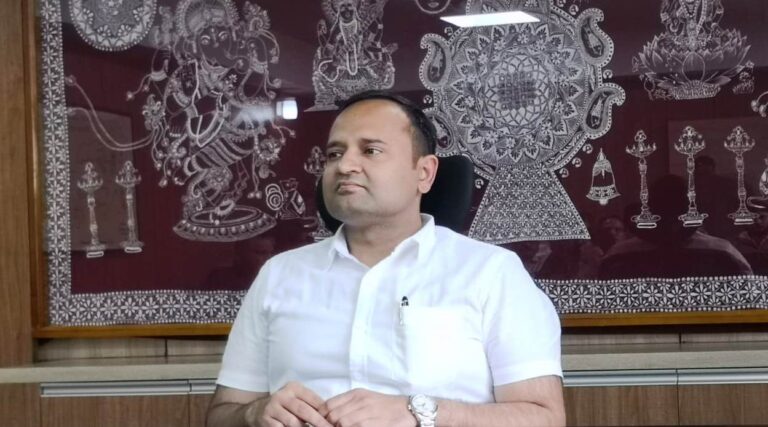 dm vineet tomar