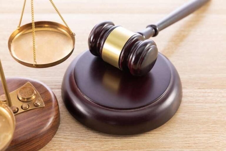 judge hammer