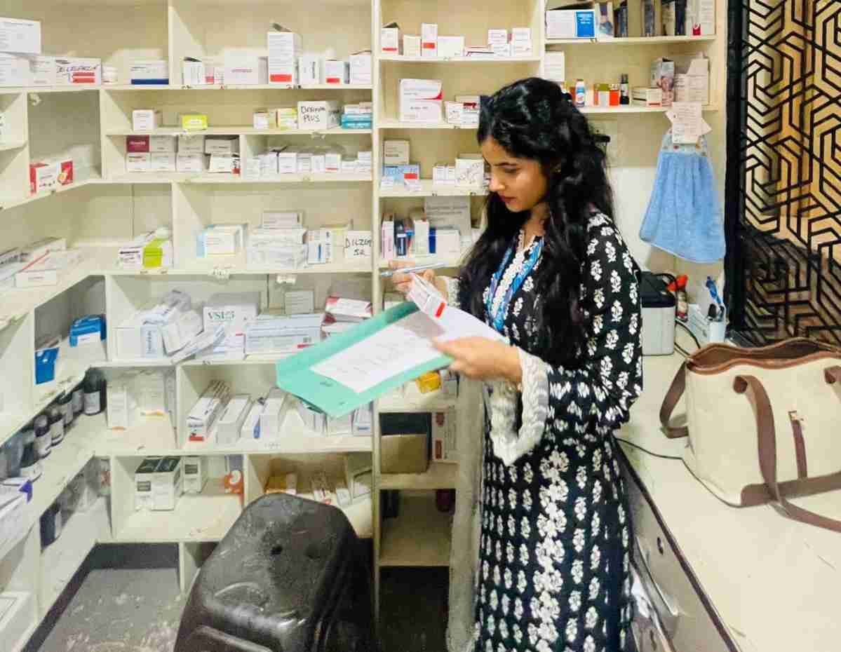 औषधि निरीक्षक ने की मेडिकल स्टोर्स पर औचक छापेमारी